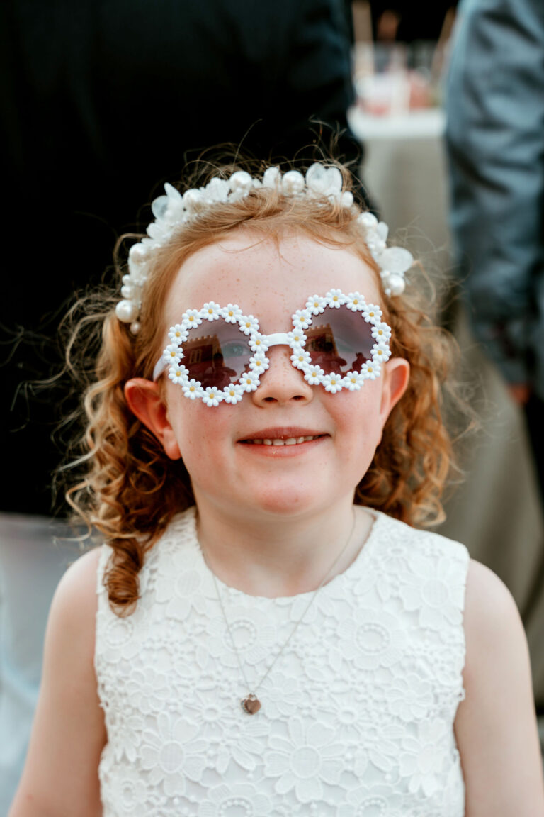 Girl with glasses in wedding ceremony - Algarve