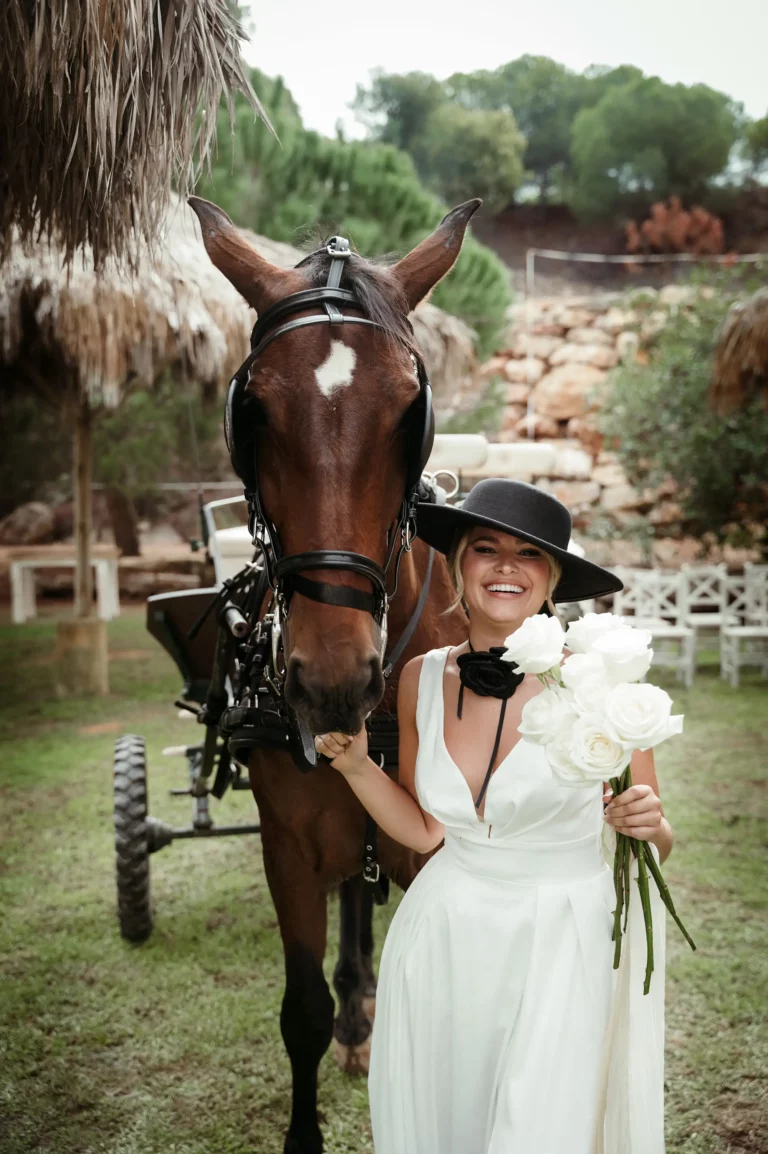 Monte Gordo Wedding photography - bride and horse 3