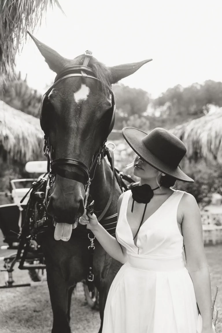 Monte Gordo Wedding photography - bride and horse 2
