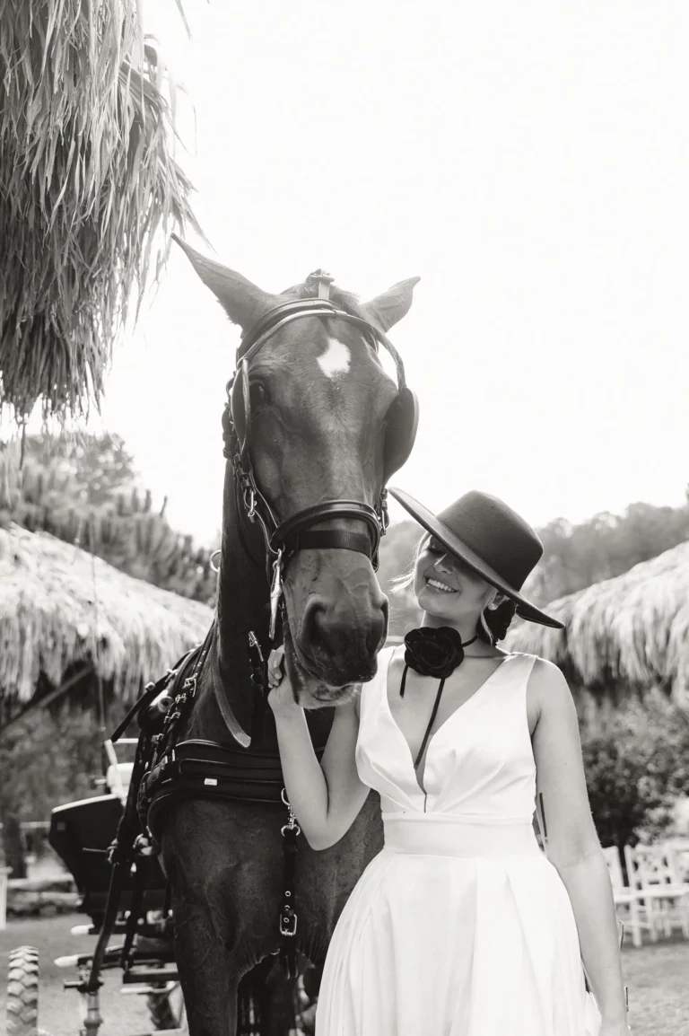 Monte Gordo Wedding photography - bride and horse 1
